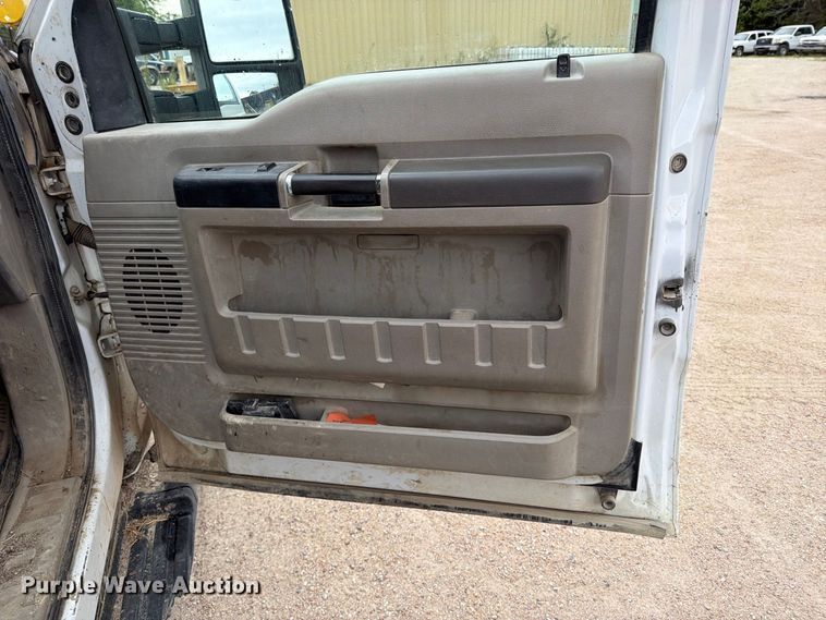 image for item MZ9989 2008 Ford F250 Super Duty Ext. Cab pickup truck
