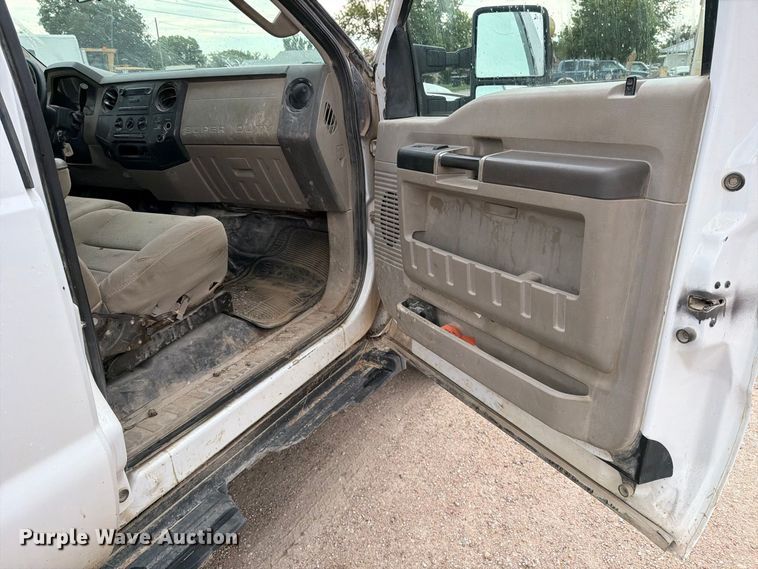 image for item MZ9989 2008 Ford F250 Super Duty Ext. Cab pickup truck