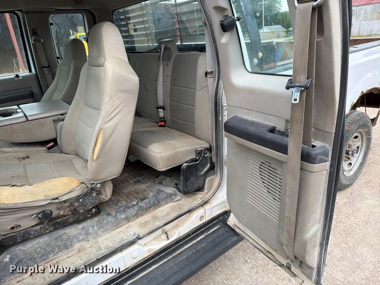 image for item MZ9989 2008 Ford F250 Super Duty Ext. Cab pickup truck