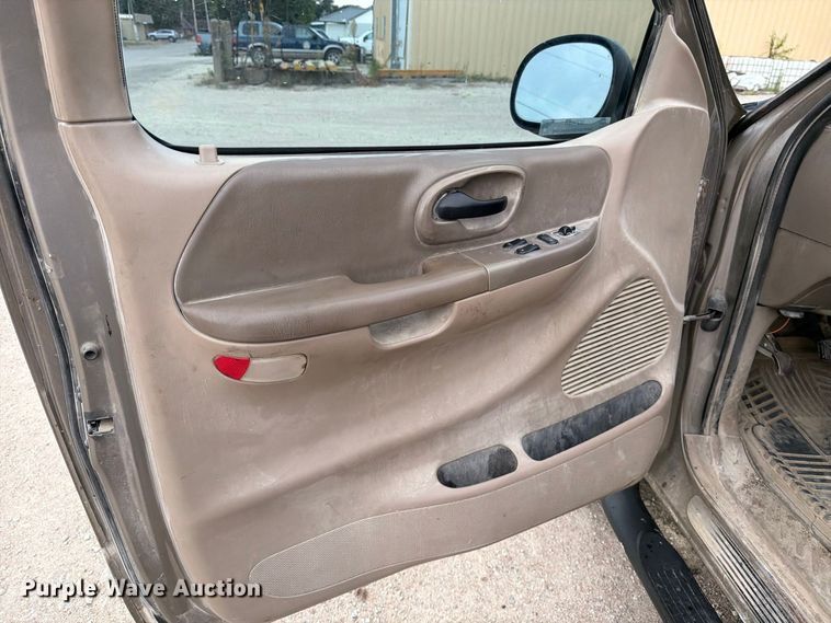 image for item MZ9990 2001 Ford F150 Ext. Cab pickup truck