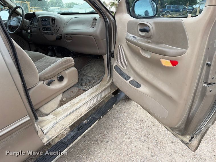 image for item MZ9990 2001 Ford F150 Ext. Cab pickup truck