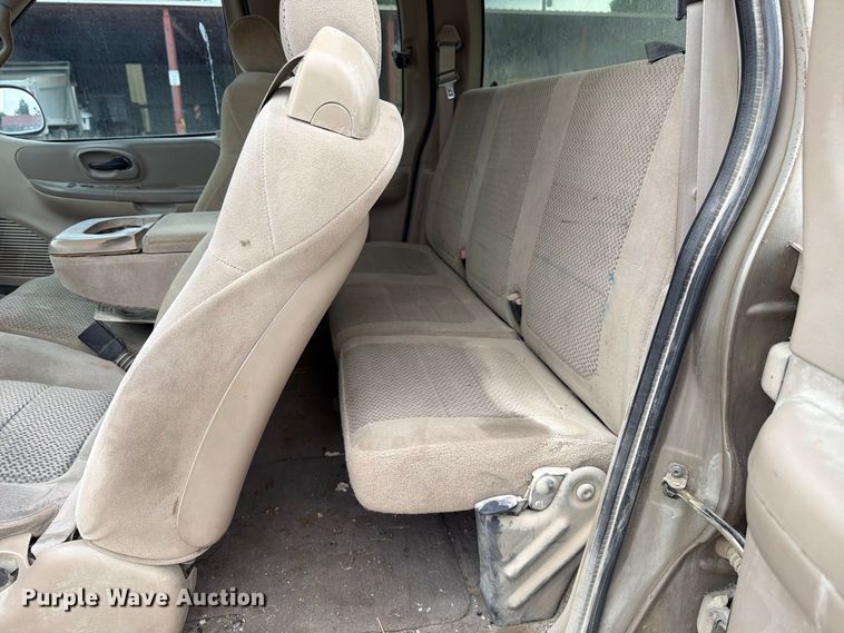 image for item MZ9990 2001 Ford F150 Ext. Cab pickup truck