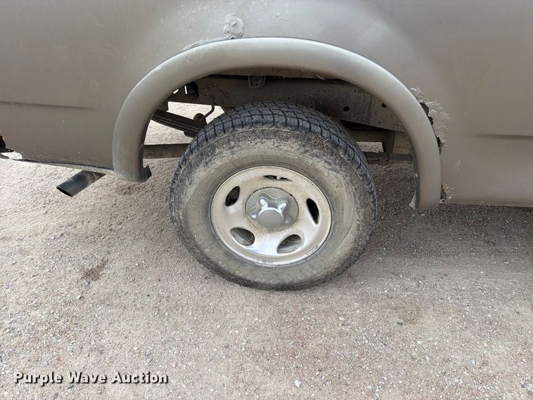 image for item MZ9990 2001 Ford F150 Ext. Cab pickup truck
