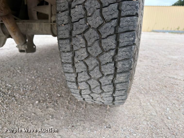 image for item MZ9990 2001 Ford F150 Ext. Cab pickup truck