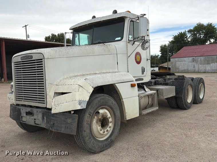 1996 Freightliner FLD semi truck