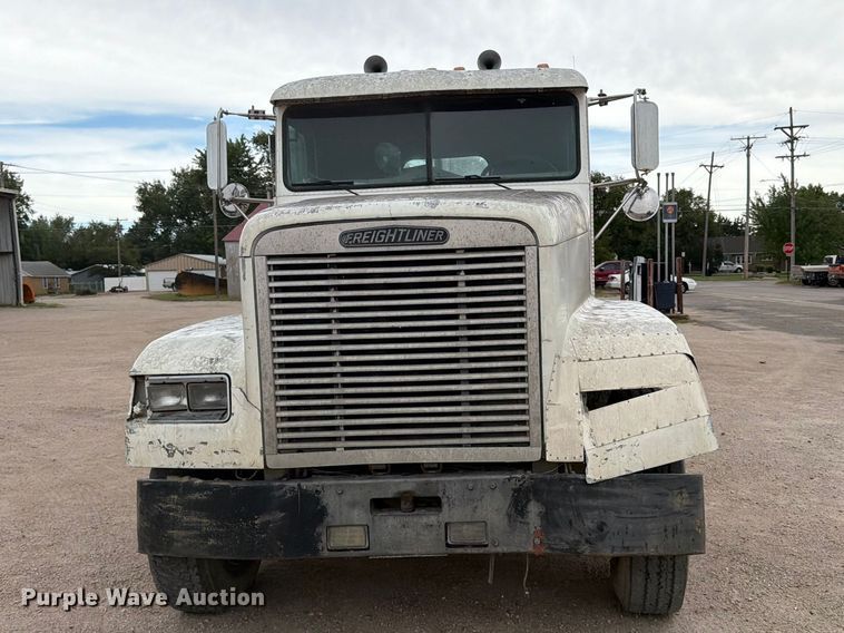 image for item MZ9991 1996 Freightliner FLD semi truck