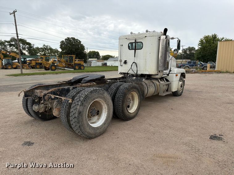 image for item MZ9991 1996 Freightliner FLD semi truck