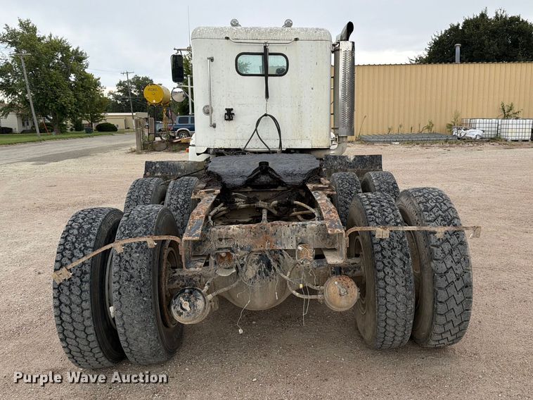 image for item MZ9991 1996 Freightliner FLD semi truck
