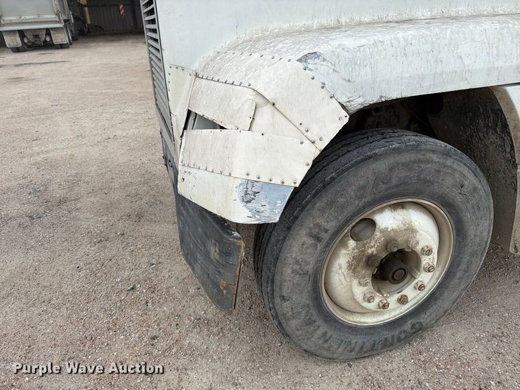 image for item MZ9991 1996 Freightliner FLD semi truck