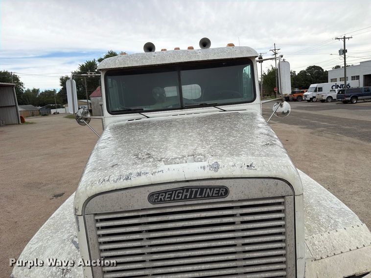 image for item MZ9991 1996 Freightliner FLD semi truck