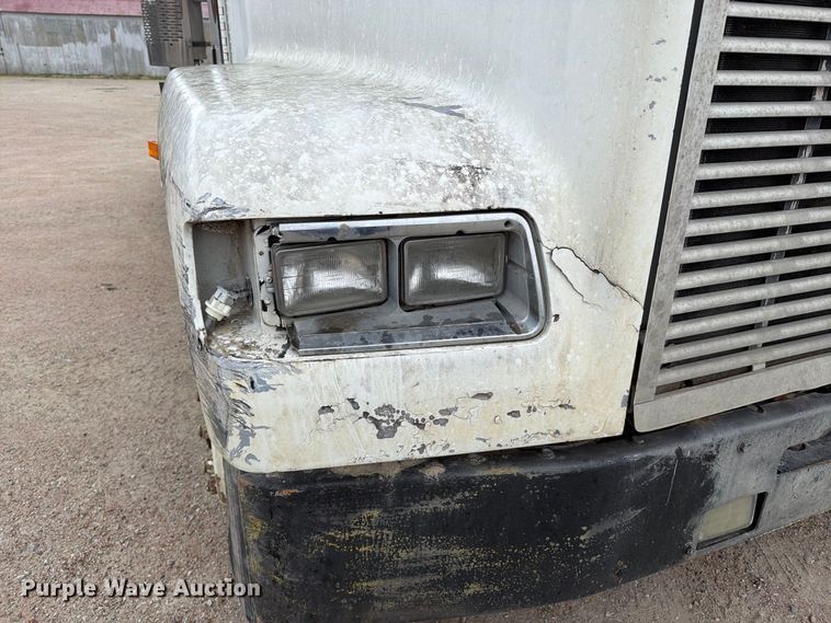 image for item MZ9991 1996 Freightliner FLD semi truck