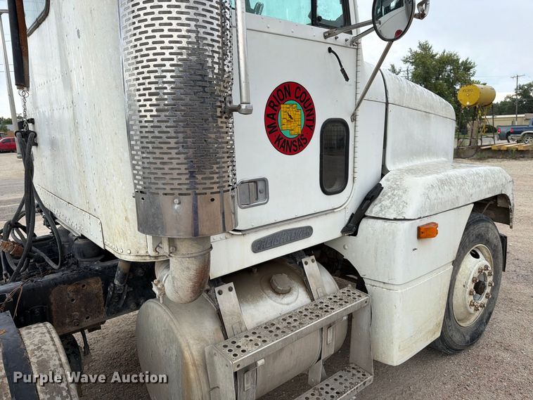 image for item MZ9991 1996 Freightliner FLD semi truck