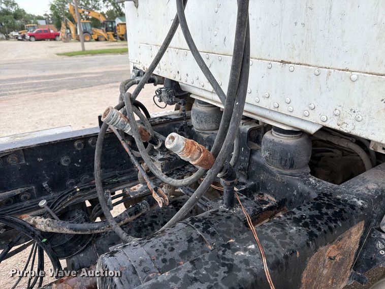 image for item MZ9991 1996 Freightliner FLD semi truck