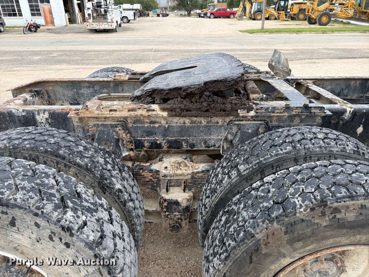 image for item MZ9991 1996 Freightliner FLD semi truck