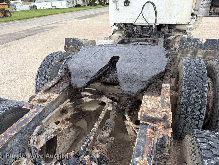 image for item MZ9991 1996 Freightliner FLD semi truck