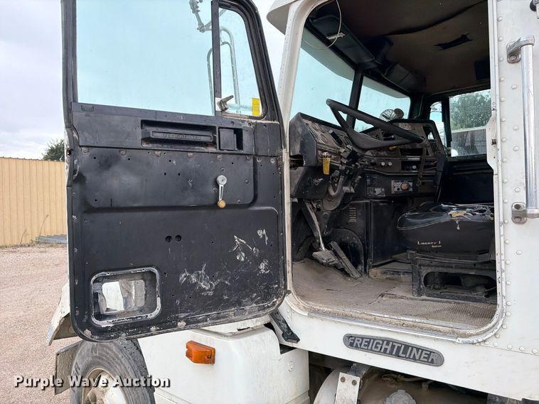 image for item MZ9991 1996 Freightliner FLD semi truck
