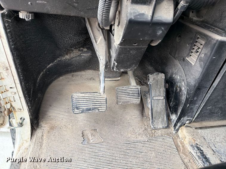 image for item MZ9991 1996 Freightliner FLD semi truck