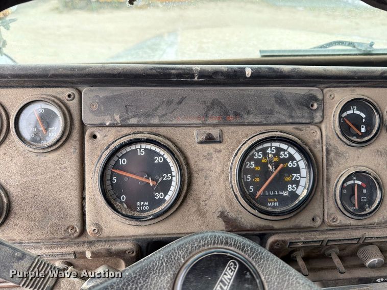 image for item MZ9991 1996 Freightliner FLD semi truck