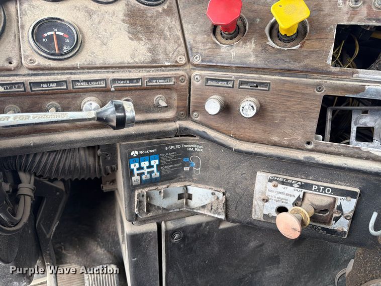 image for item MZ9991 1996 Freightliner FLD semi truck