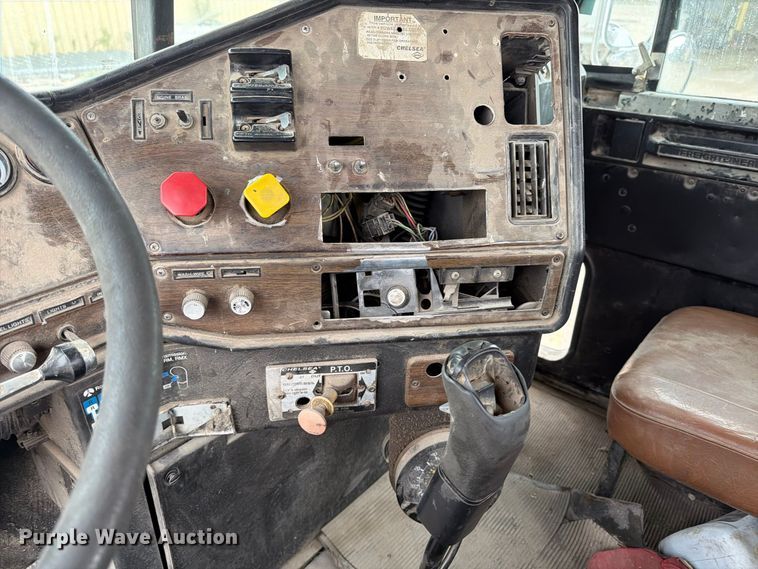 image for item MZ9991 1996 Freightliner FLD semi truck