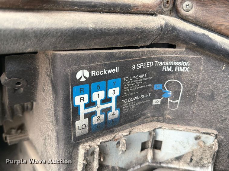 image for item MZ9991 1996 Freightliner FLD semi truck