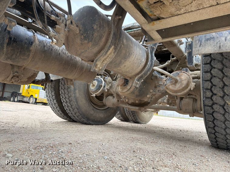 image for item MZ9991 1996 Freightliner FLD semi truck