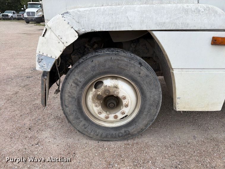 image for item MZ9991 1996 Freightliner FLD semi truck