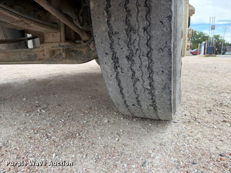 image for item MZ9991 1996 Freightliner FLD semi truck
