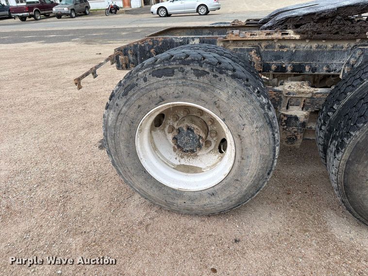 image for item MZ9991 1996 Freightliner FLD semi truck