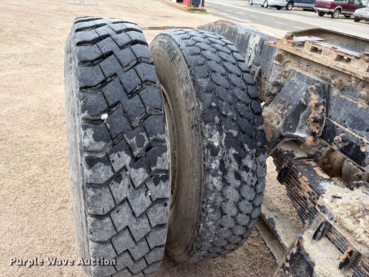 image for item MZ9991 1996 Freightliner FLD semi truck