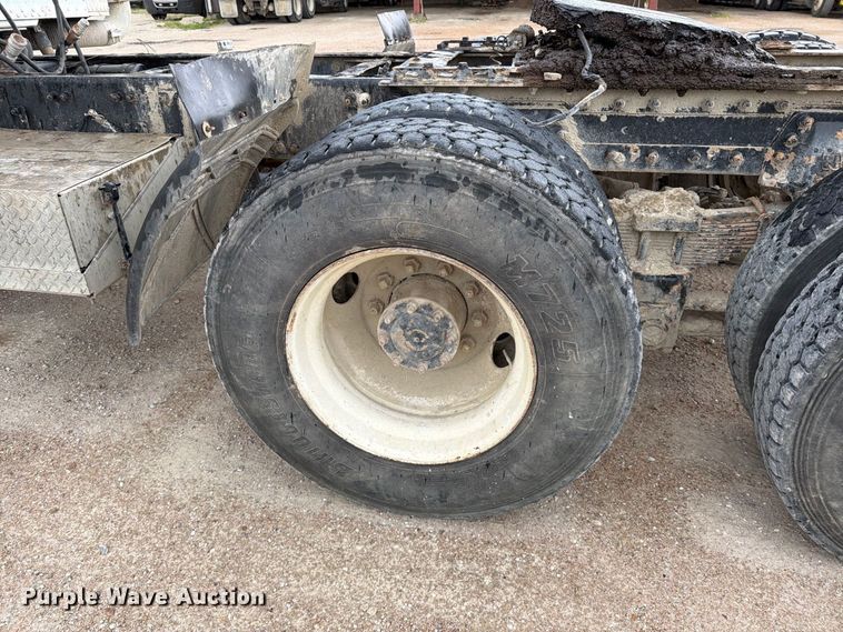 image for item MZ9991 1996 Freightliner FLD semi truck