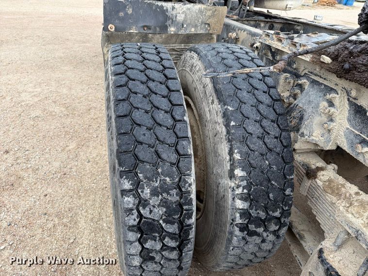 image for item MZ9991 1996 Freightliner FLD semi truck