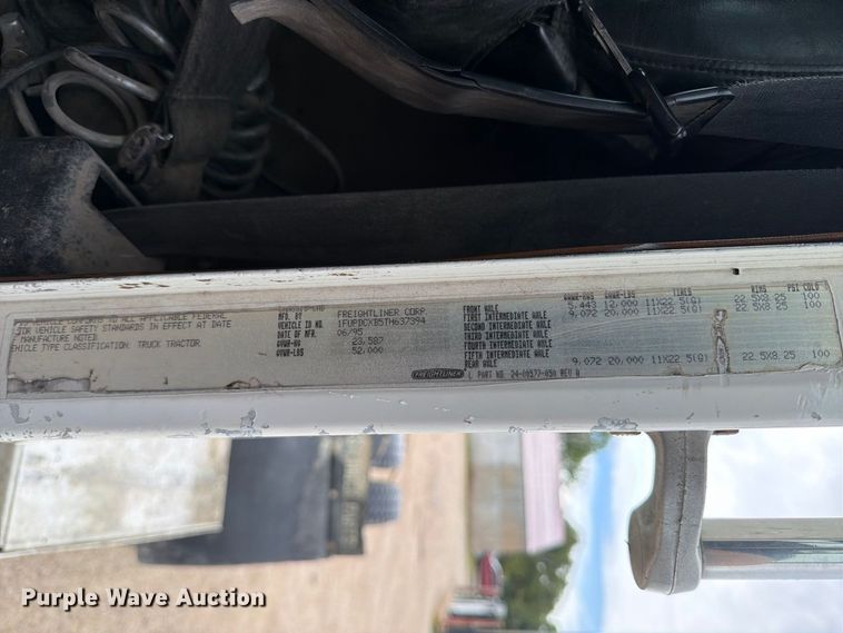 image for item MZ9991 1996 Freightliner FLD semi truck
