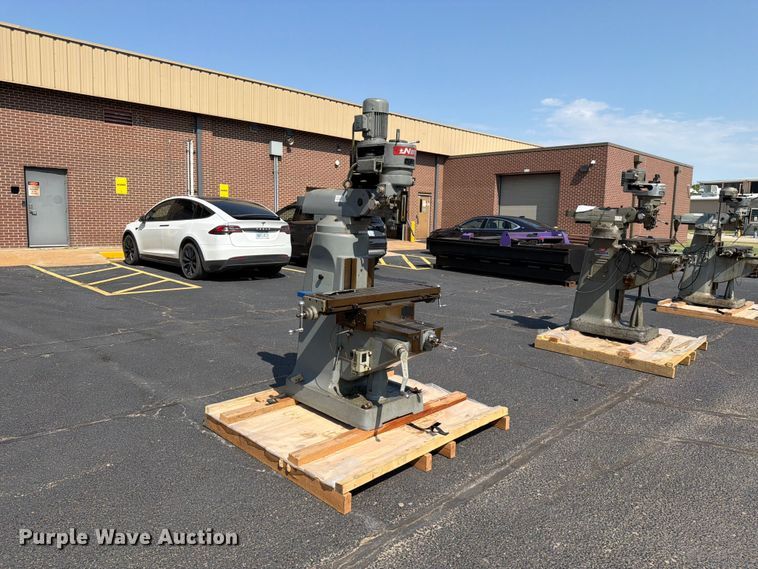 image for item NA9381 Nova milling machine