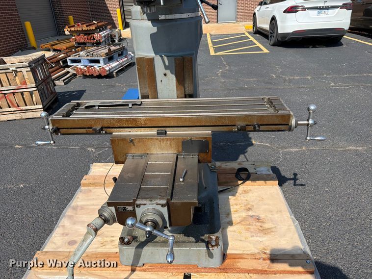 image for item NA9381 Nova milling machine