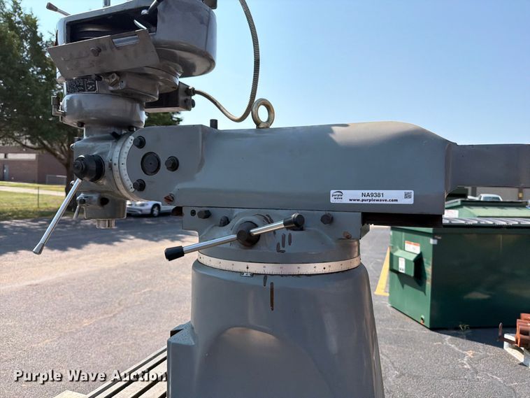 image for item NA9381 Nova milling machine