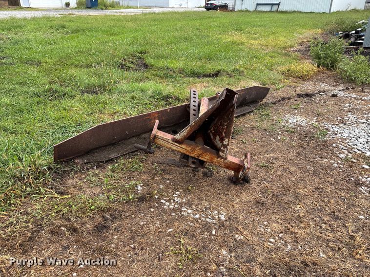 image for item NM9893 Three point blade