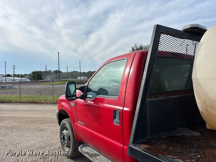 image for item NM9924 2001 Ford F550 Super Duty flatbed truck