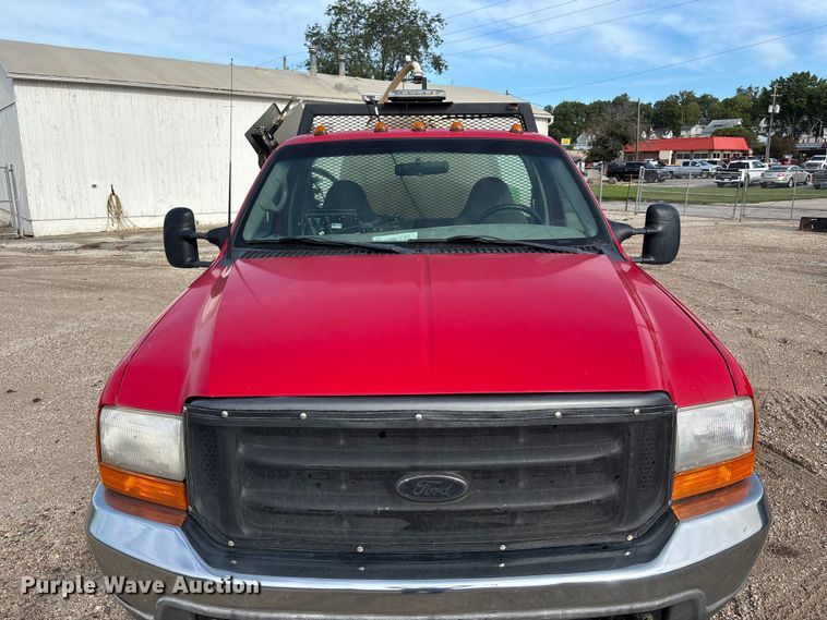 image for item NM9924 2001 Ford F550 Super Duty flatbed truck