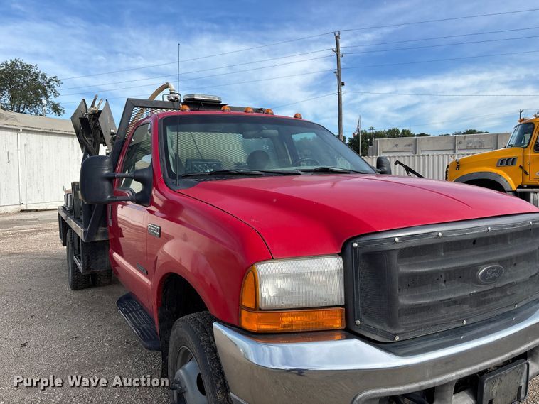 image for item NM9924 2001 Ford F550 Super Duty flatbed truck