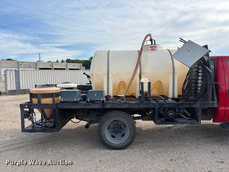image for item NM9924 2001 Ford F550 Super Duty flatbed truck
