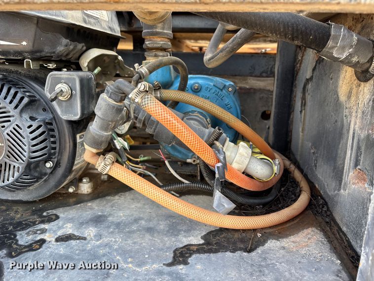 image for item NM9924 2001 Ford F550 Super Duty flatbed truck
