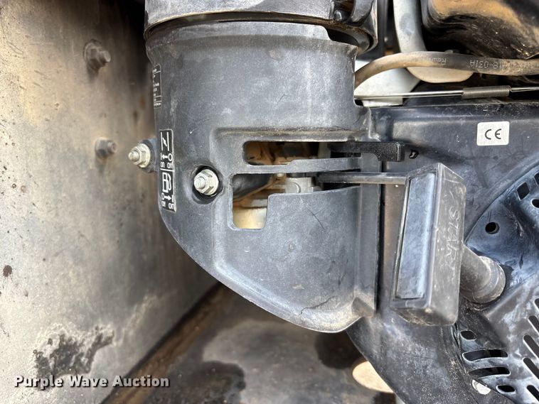 image for item NM9924 2001 Ford F550 Super Duty flatbed truck
