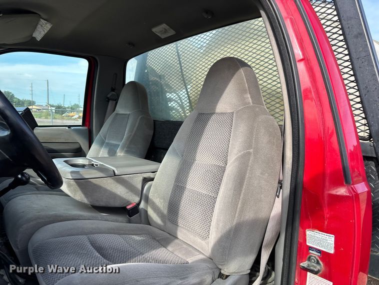 image for item NM9924 2001 Ford F550 Super Duty flatbed truck