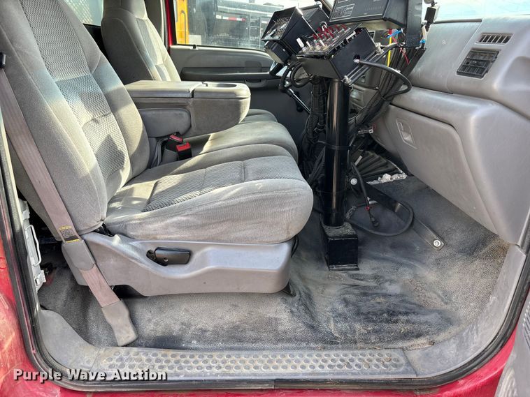 image for item NM9924 2001 Ford F550 Super Duty flatbed truck