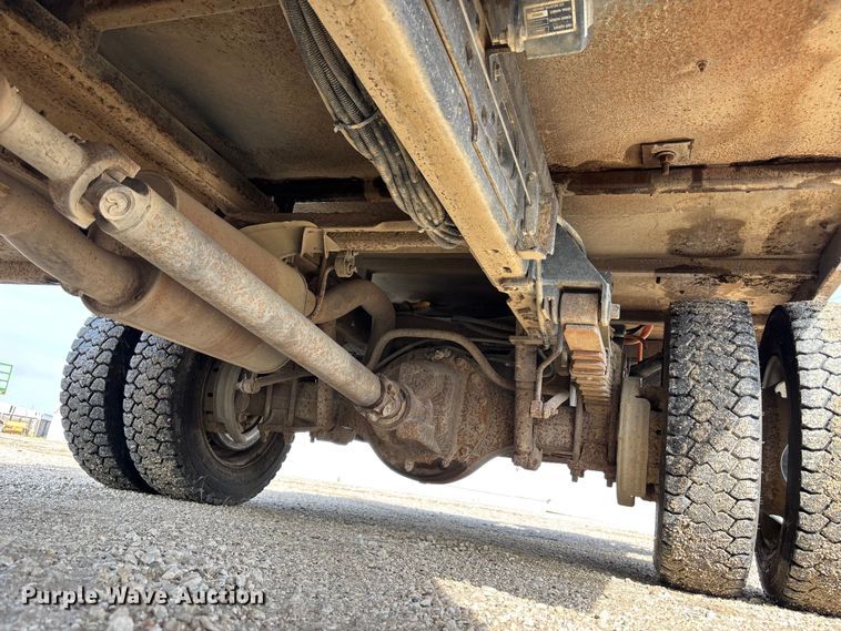 image for item NM9924 2001 Ford F550 Super Duty flatbed truck