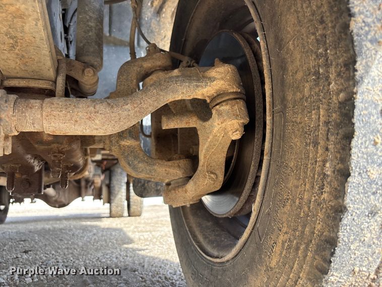 image for item NM9924 2001 Ford F550 Super Duty flatbed truck