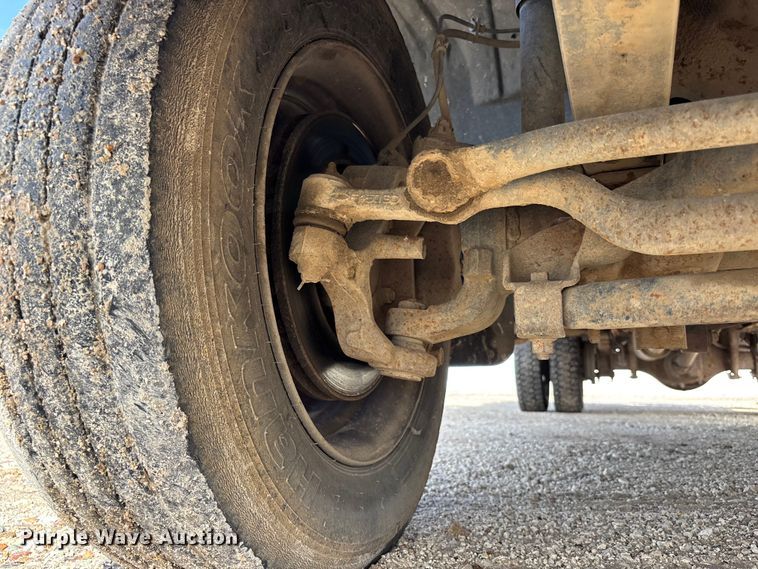 image for item NM9924 2001 Ford F550 Super Duty flatbed truck
