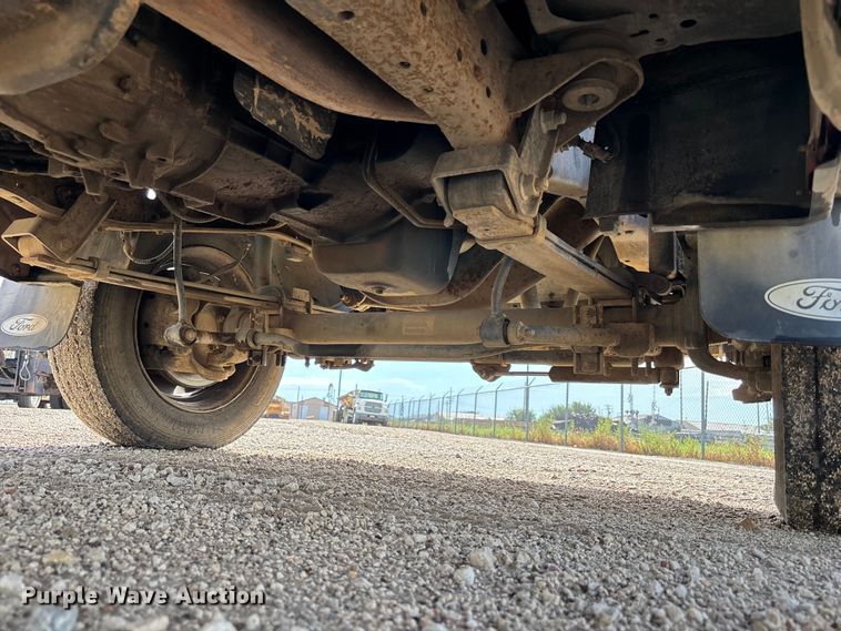 image for item NM9924 2001 Ford F550 Super Duty flatbed truck