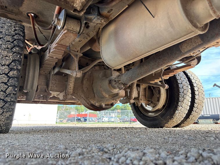 image for item NM9924 2001 Ford F550 Super Duty flatbed truck